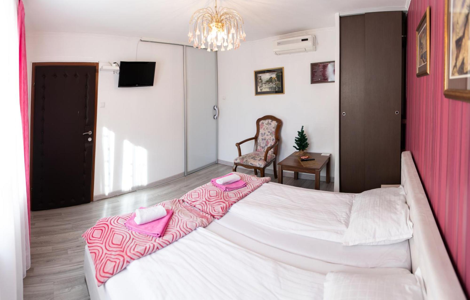 Guest House Ciro ซาราเยโว ภายนอก รูปภาพ