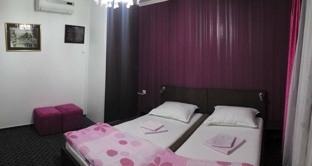 Guest House Ciro ซาราเยโว ภายนอก รูปภาพ