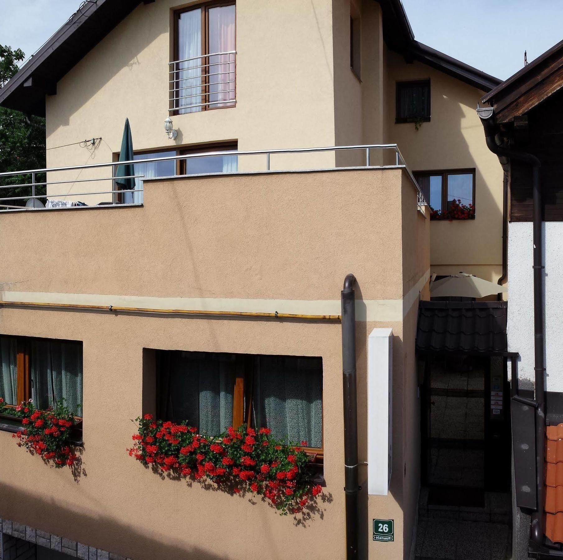 Guest House Ciro ซาราเยโว ภายนอก รูปภาพ