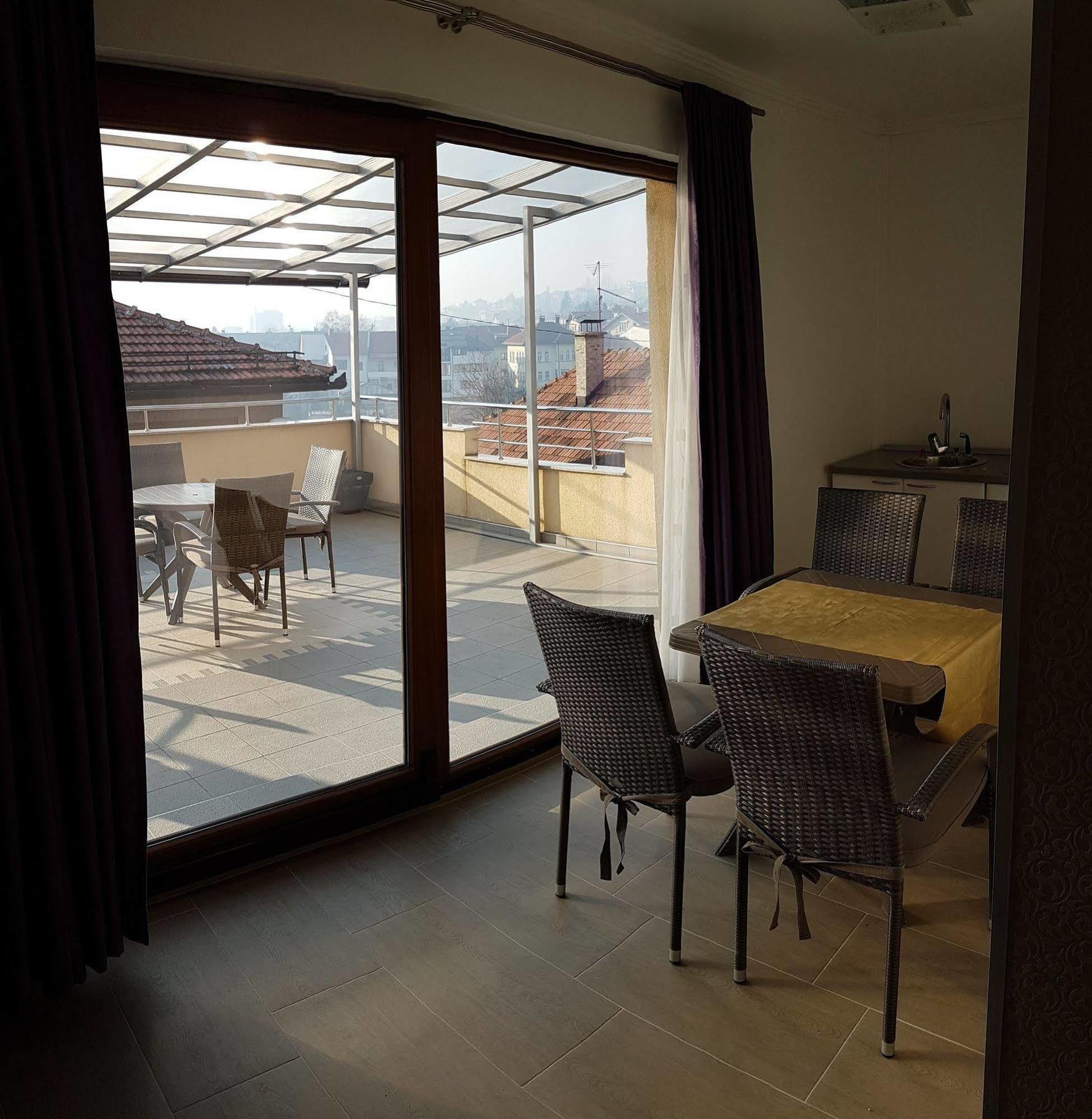 Guest House Ciro ซาราเยโว ภายนอก รูปภาพ