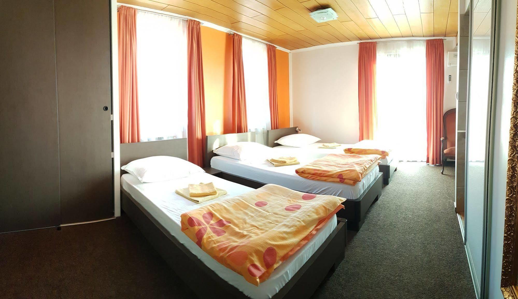 Guest House Ciro ซาราเยโว ภายนอก รูปภาพ