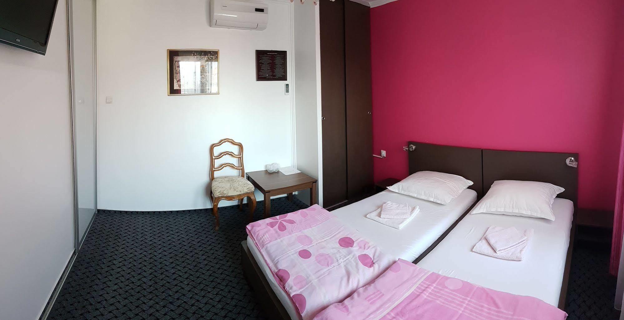 Guest House Ciro ซาราเยโว ภายนอก รูปภาพ