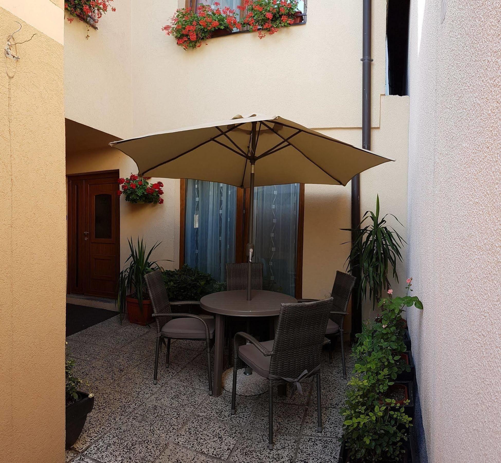Guest House Ciro ซาราเยโว ภายนอก รูปภาพ