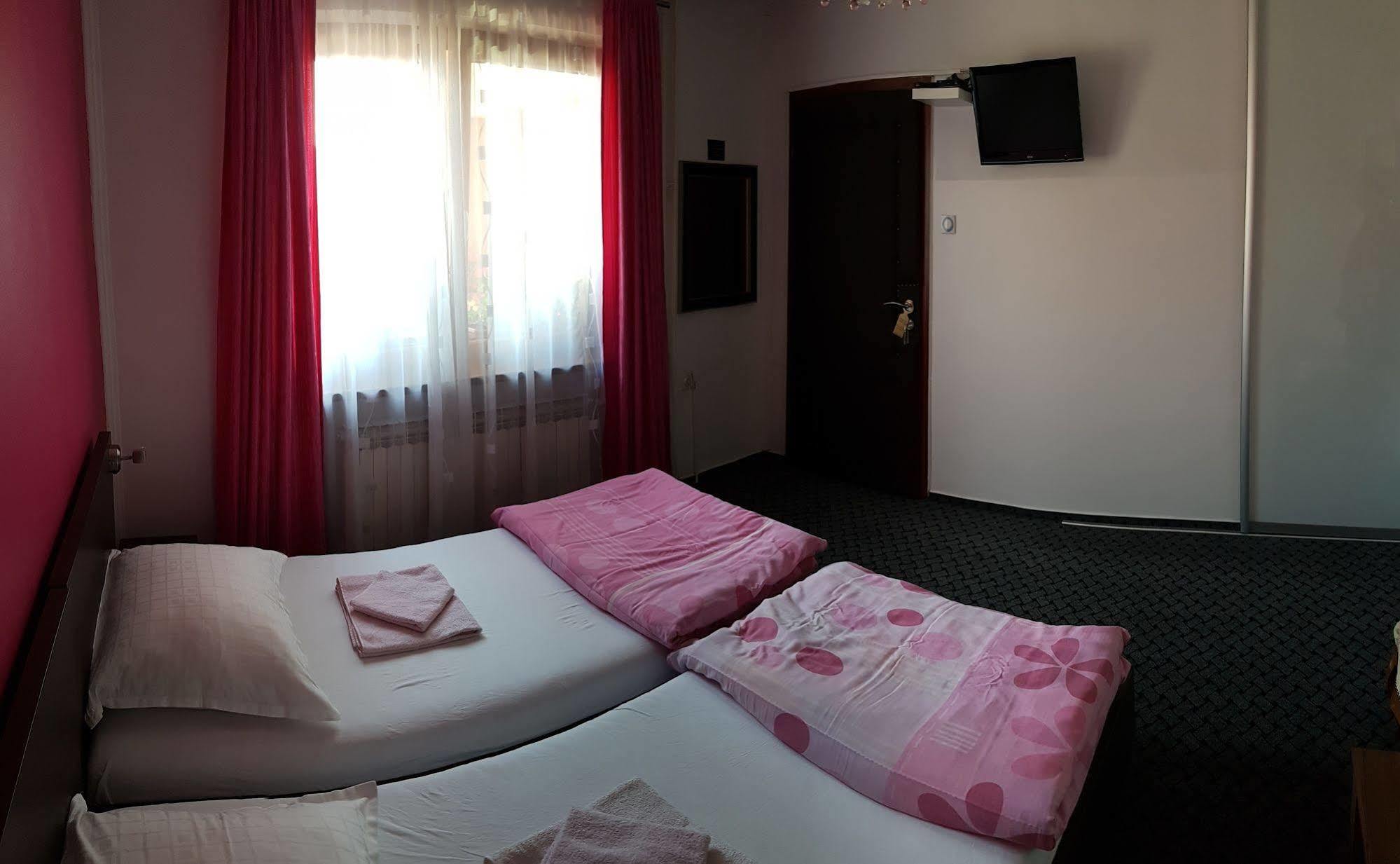 Guest House Ciro ซาราเยโว ภายนอก รูปภาพ