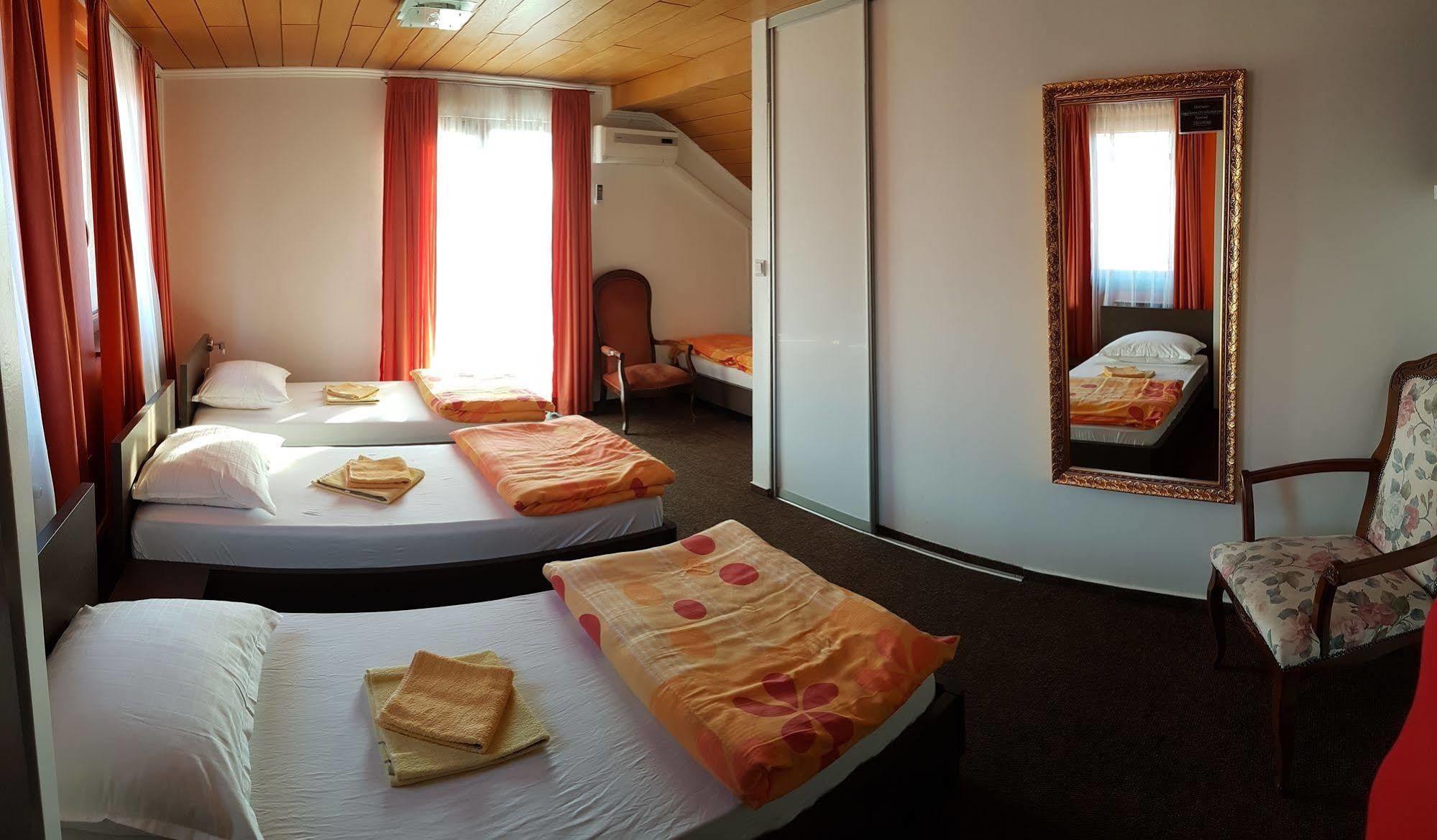 Guest House Ciro ซาราเยโว ภายนอก รูปภาพ