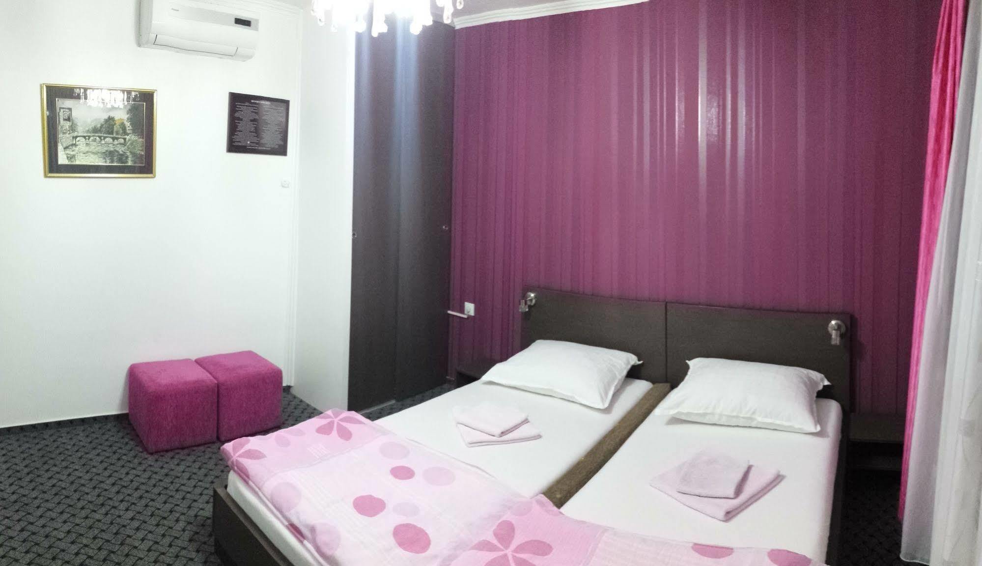 Guest House Ciro ซาราเยโว ภายนอก รูปภาพ